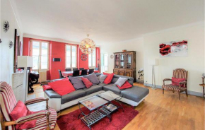 Beautiful Home In Volnay With Wifi